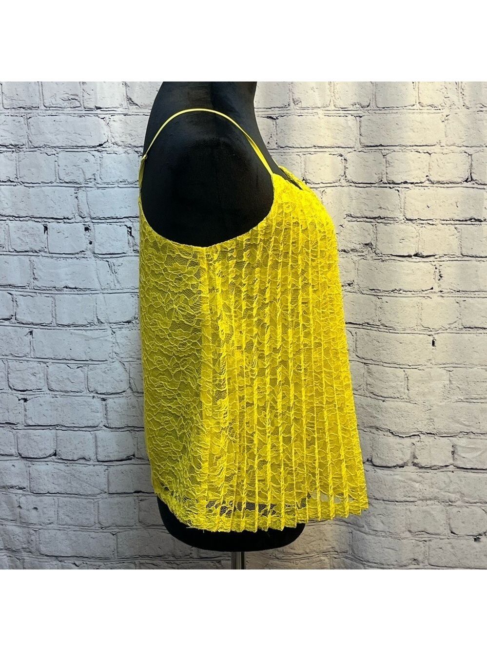 Ann Taylor Yellow Lace Overlay Pleated Front Spaghetti Strap Lined Top sz XS NWT - Picture 4 of 11